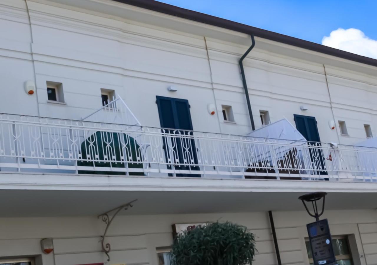 Bmp Apartment Atmosphere 1 Centrale Con Garage Riccione Exteriör bild